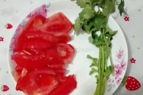 番茄焖鲈鱼的做法图解2