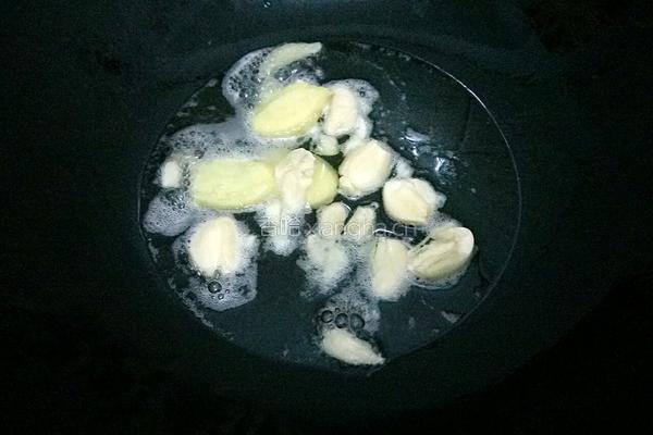 珍珠菇豉油鸡的做法图解4