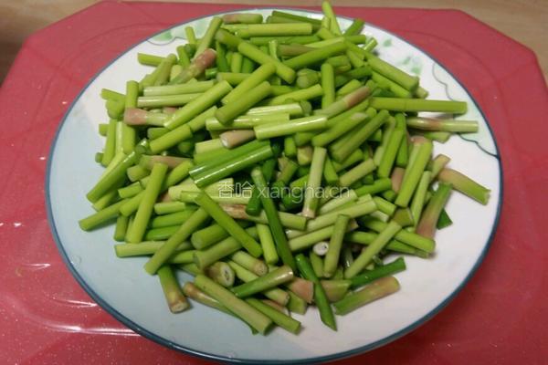 肉炒蒜苔的做法图解1