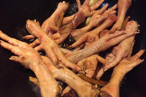 超快捷红烧鸡爪的做法图解2