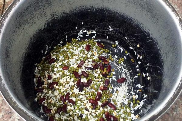 红豆薏米水的做法图解3