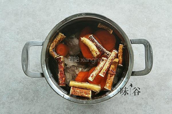 五指毛桃煲猪骨的做法图解4