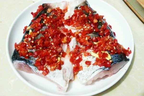 剁椒蒸鱼的做法图解5