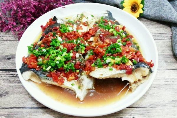 剁椒蒸鱼的做法图解9