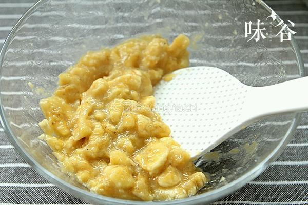 香蕉煎饼的做法图解2