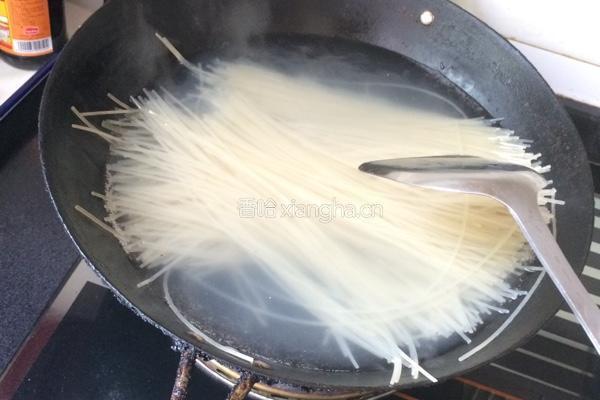 肉丝炒粉的做法图解1