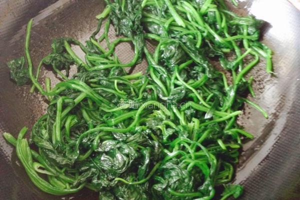 菠菜木耳炒鸡蛋的做法图解8