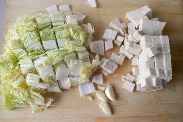 小白菜炖豆腐的做法图解1
