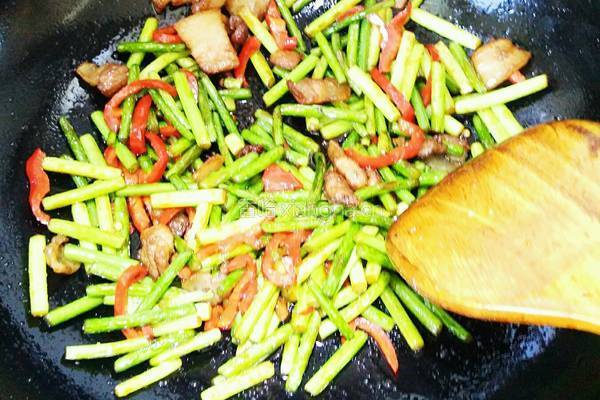 肉炒蒜苔的做法图解7