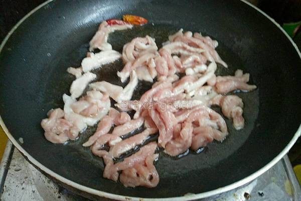 蒜苗炒肉的做法图解2