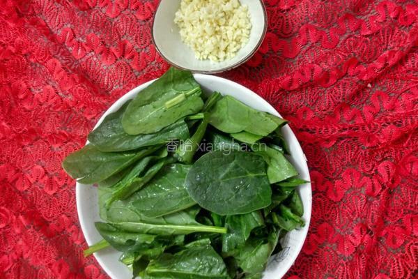 蒜蓉炒菠菜的做法图解3