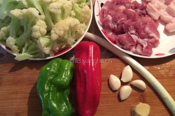 花菜炒肉的做法图解1
