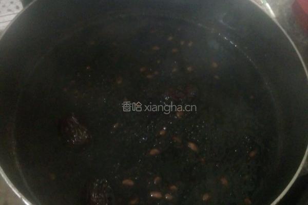 花生红枣黑米粥的做法图解2