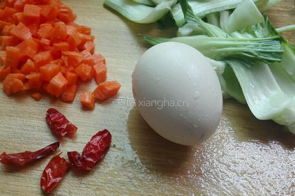 青菜鸡蛋炒年糕的做法图解1
