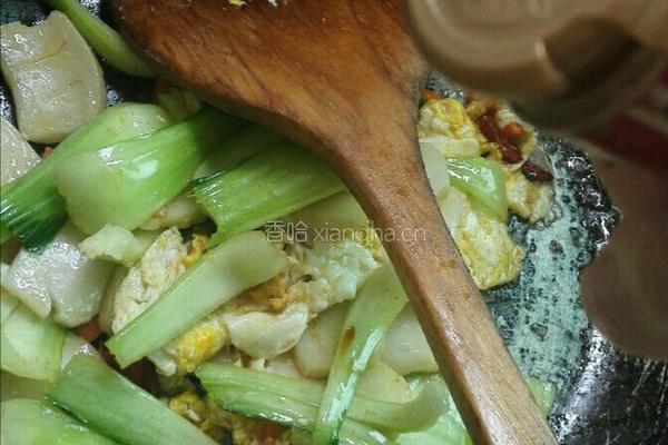 青菜鸡蛋炒年糕的做法图解4
