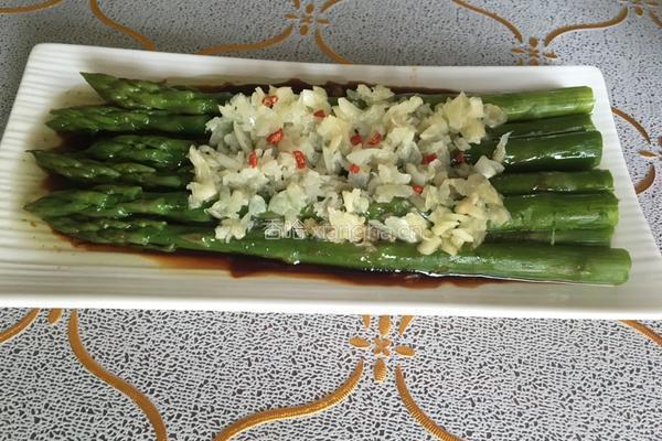 蒜蓉白灼芦笋的做法图解6