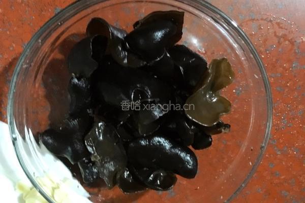 木耳肉片炒青瓜的做法图解3
