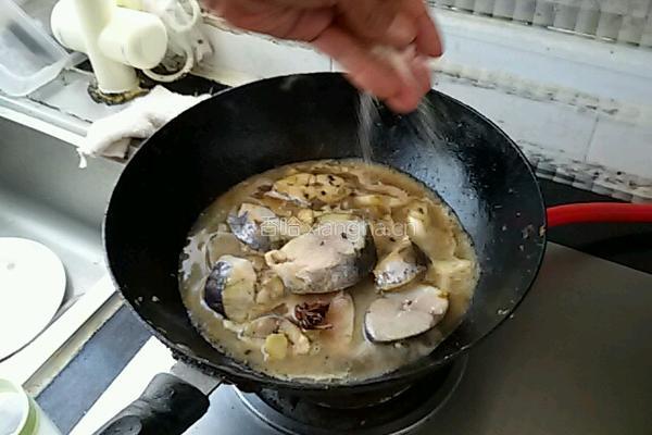 家常烧鲅鱼的做法图解11
