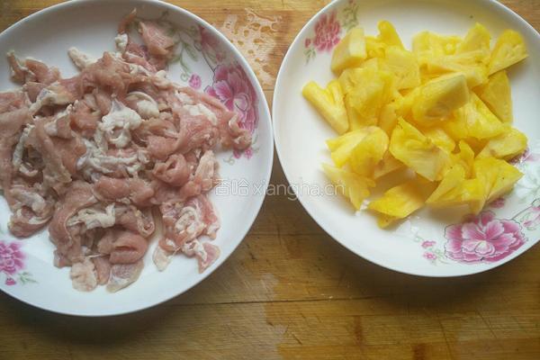 菠萝炒牛肉的做法图解1