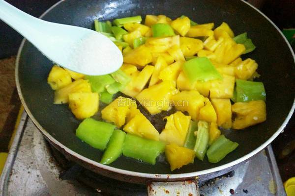 菠萝炒牛肉的做法图解8