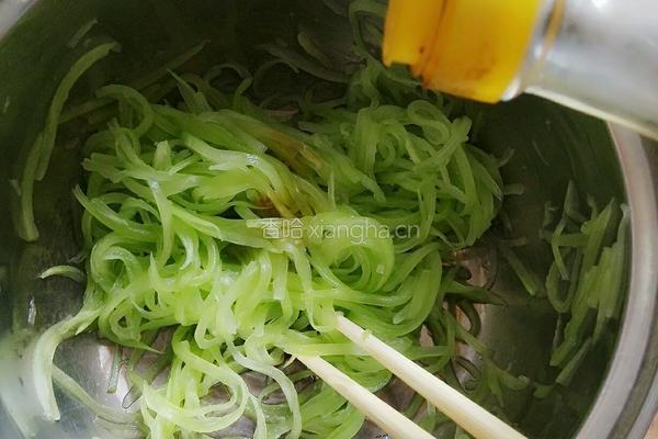 凉拌莴苣丝的做法图解5