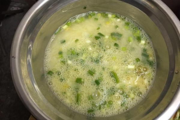 黄瓜葱花鸡蛋饼的做法图解3