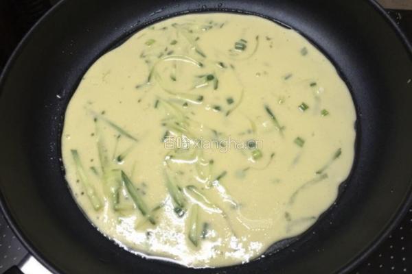 黄瓜葱花鸡蛋饼的做法图解7