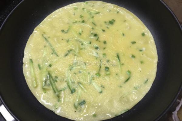黄瓜葱花鸡蛋饼的做法图解8