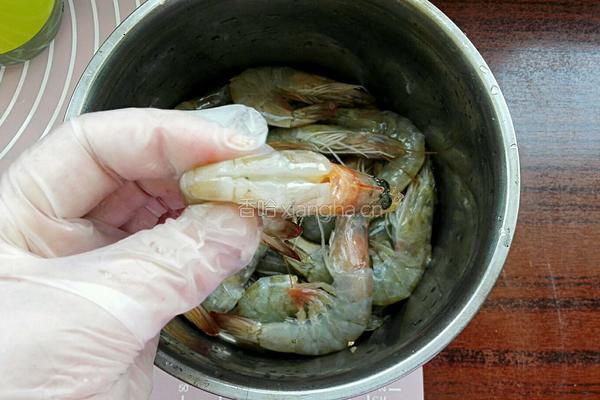 番茄大虾的做法图解1
