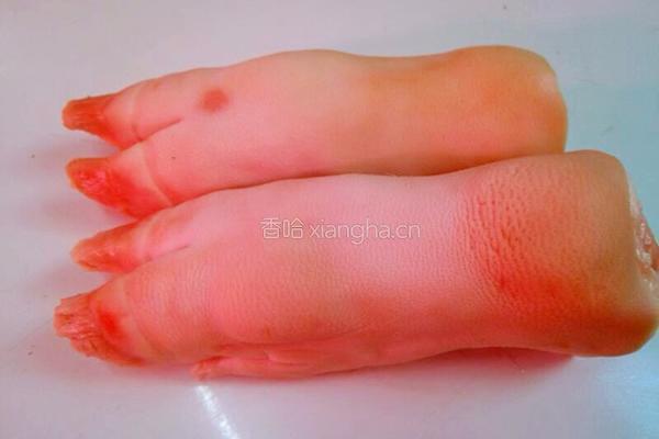 炖猪蹄的做法图解1