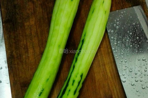 爽口刀拍黄瓜的做法图解1