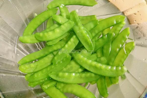 荷兰豆炒虾仁的做法图解4