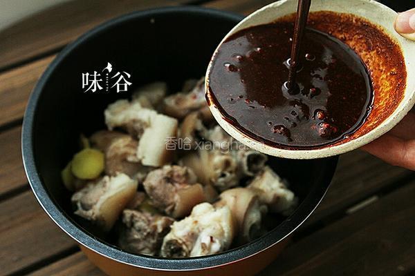 腐乳烧猪蹄的做法图解5