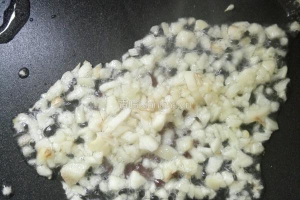 素炒蒜香西葫芦的做法图解4