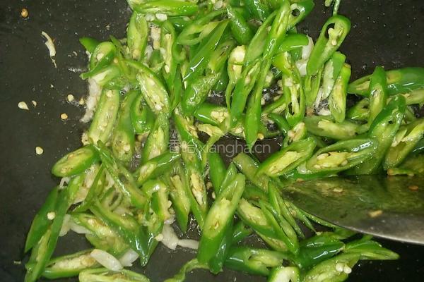 青椒炒五花肉的做法图解5