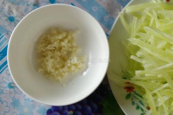 甜辣爽脆莴笋丝的做法图解3