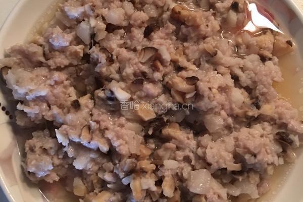 冬菇马蹄蒸肉饼