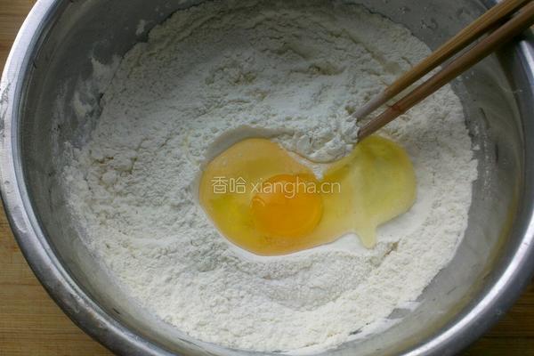 自制无铝油条的做法图解1