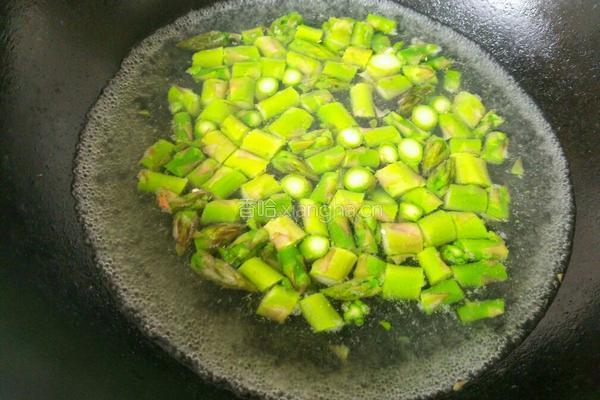 蚝油芦笋牛肉粒的做法图解4