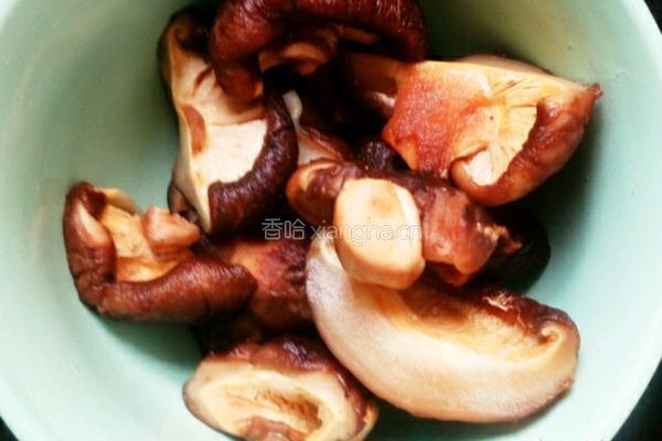 鱼头豆腐香菇清汤的做法图解4