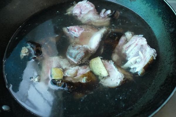 香菇黄豆猪蹄煲的做法图解4