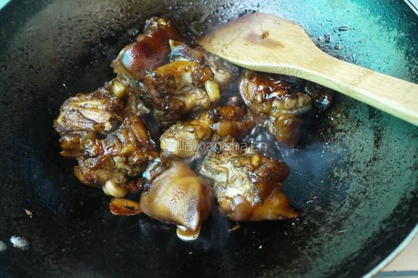 香菇黄豆猪蹄煲的做法图解8