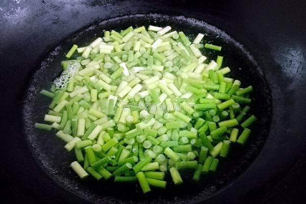 蒜苔炒鸡蛋的做法图解3