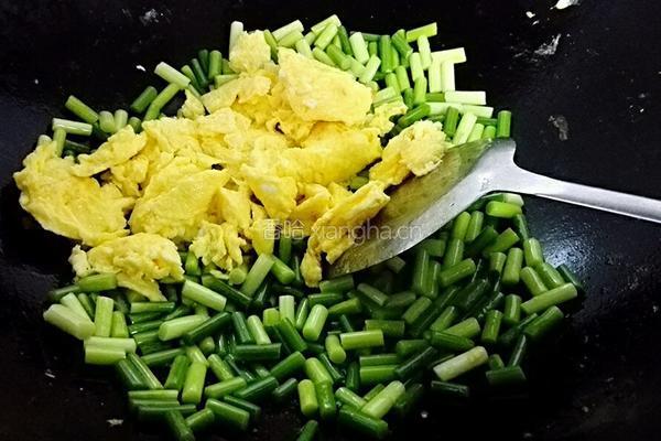 蒜苔炒鸡蛋的做法图解8