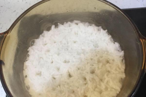 香肠腊味煲仔饭的做法图解4