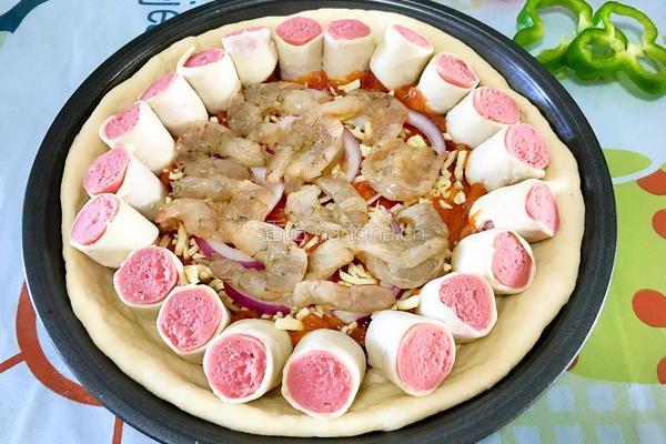 香肠虾仁披萨的做法图解11