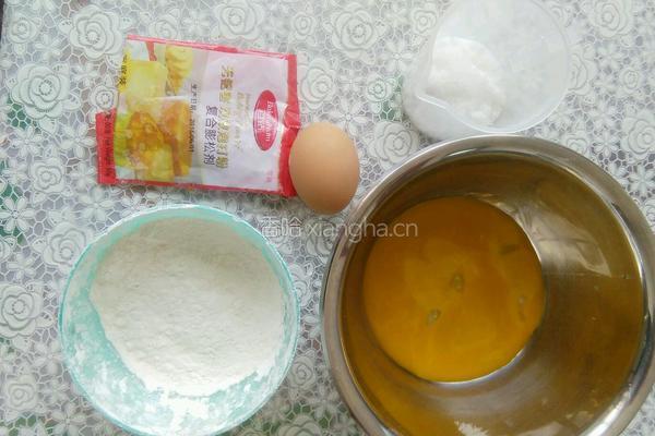 鸡蛋黄饼干的做法图解1