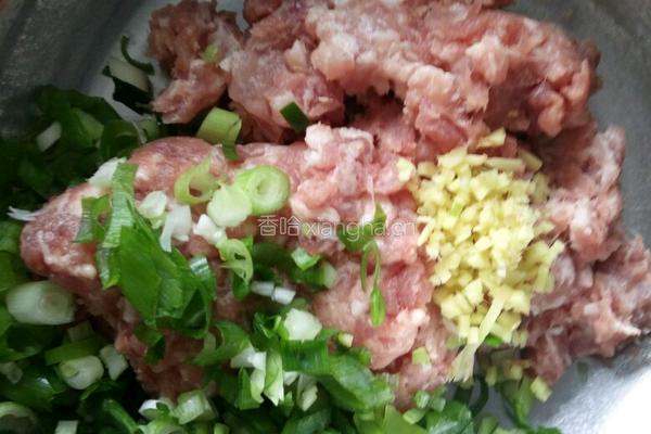 炸肉丸子的做法图解1