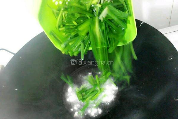 鸡蛋炒韭菜的做法图解6