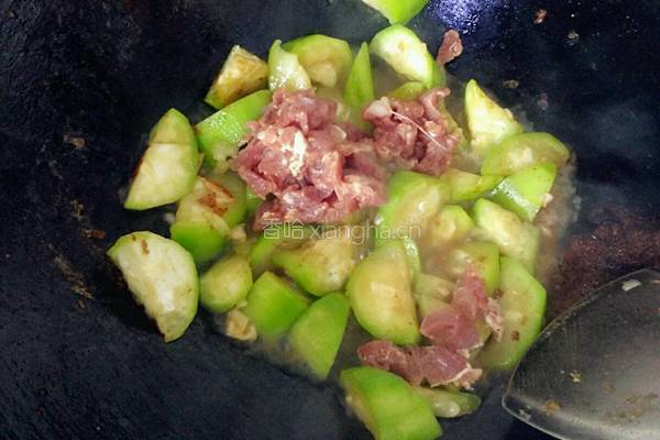 家常丝瓜炒肉的做法图解6